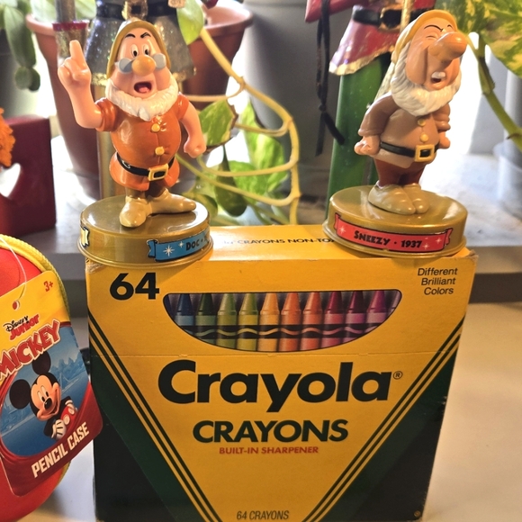 Disney Junior Mickey Mouse Case and Coloring Pack- Crayola Crayons - Picture 3 of 6